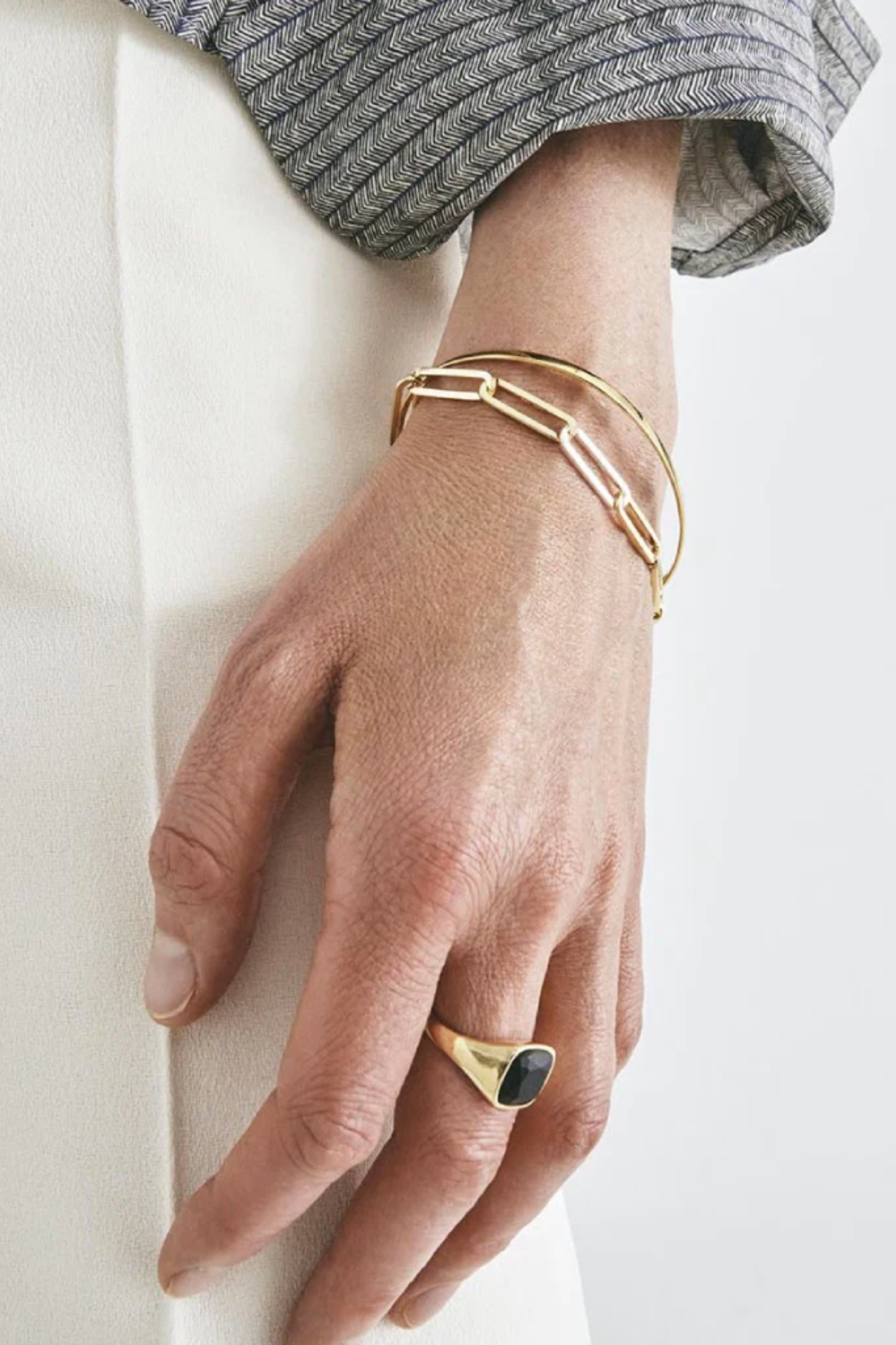 KINRADEN Gold Bangle Bracelet